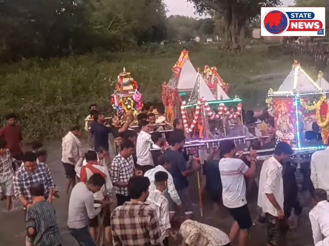 सहजपुर में धूमधाम से मनाई गई डोल ग्यारस: जयकारों के बीच जल विहार के लिए निकले बांके बिहारी और राम लला
