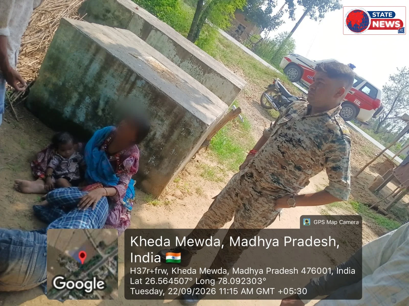 माताबसैया में अनियंत्रित होकर खंभे से टकराई बाइक, डायल-112 के जवानों ने घायल दंपति और बच्चे को पहुंचाया अस्पताल