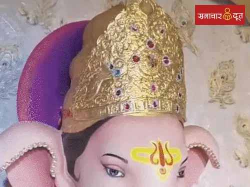 1 करोड़ के स्वर्ण मुकुट से सजे रायपुर के गणपति:750 ग्राम सोने-रत्नों से जड़ा, दर्शन को रात 4 बजे तक उमड़ रही भीड़