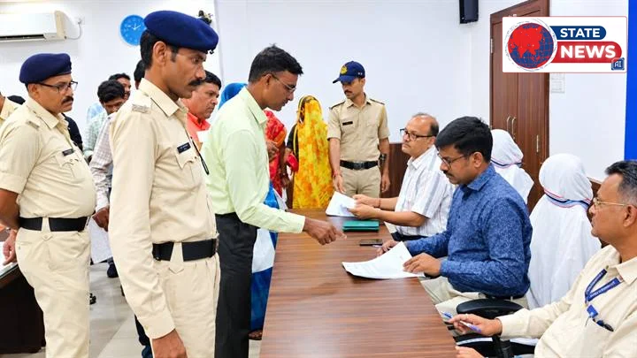 सतना में आयोजित जनसुनवाई में कलेक्टर ने सुनी 145 आवेदकों की समस्याएं