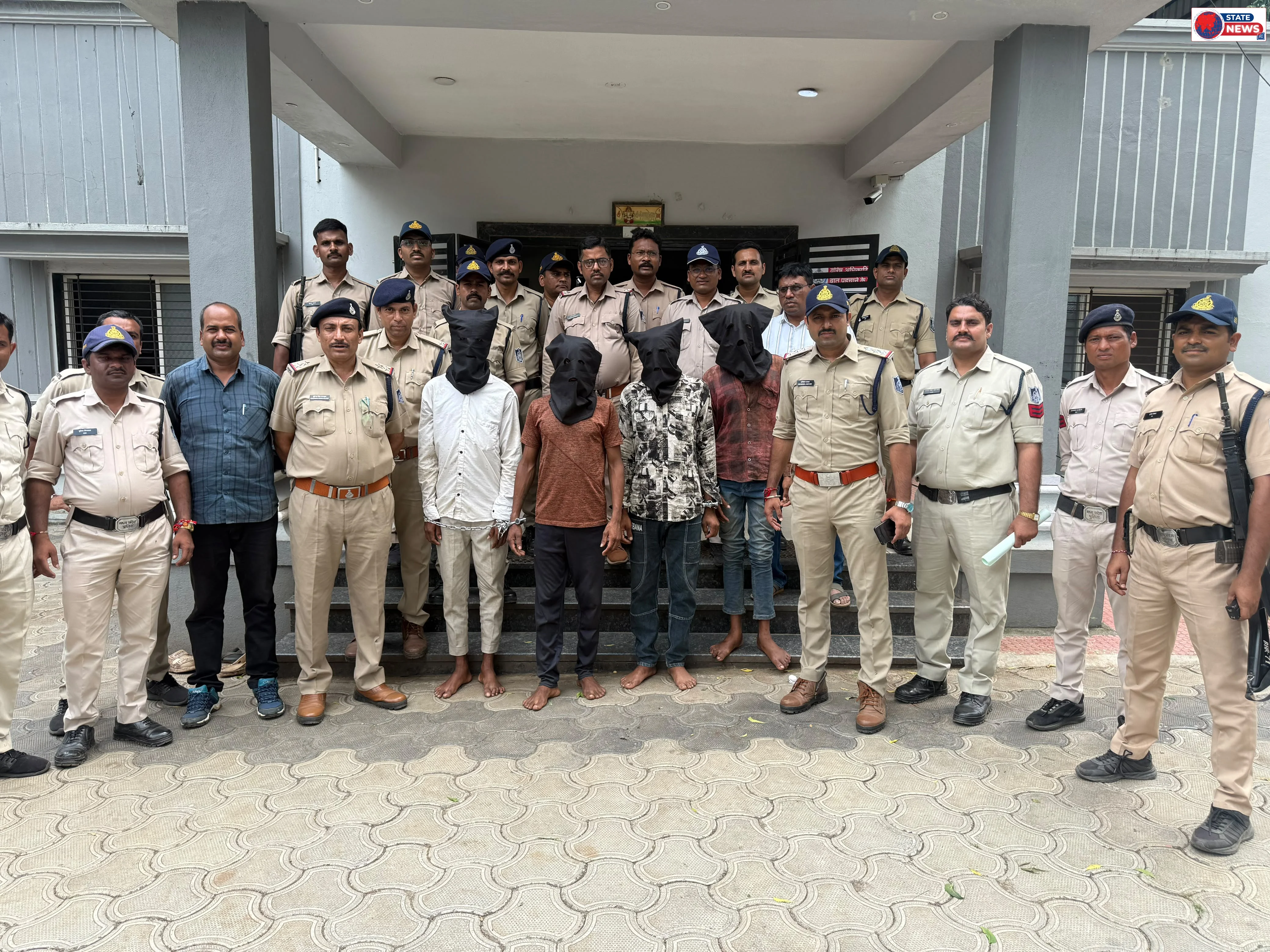 खकनार  के नांदुरा में युवक की हत्या मामले का खुलासा ;शव को बाइक से बांधकर डैम में फेंका था  2नाबालिग सहित 6 आरोपी  गिरप्तार ,शव की तलाश जारी