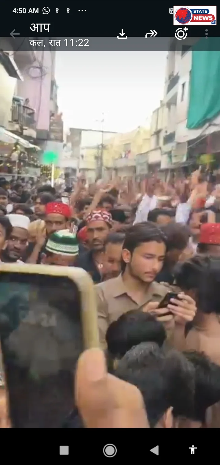 *टीकमगढ़ में दिखी भाईचारे की मिसाल: ग्यारहवीं शरीफ के जुलूस में गूंजा श्री गणेशाय देवा*  *टीकमगढ़।* शहर में गंगा-जमुनी तहजीब और भाईचारे की ए