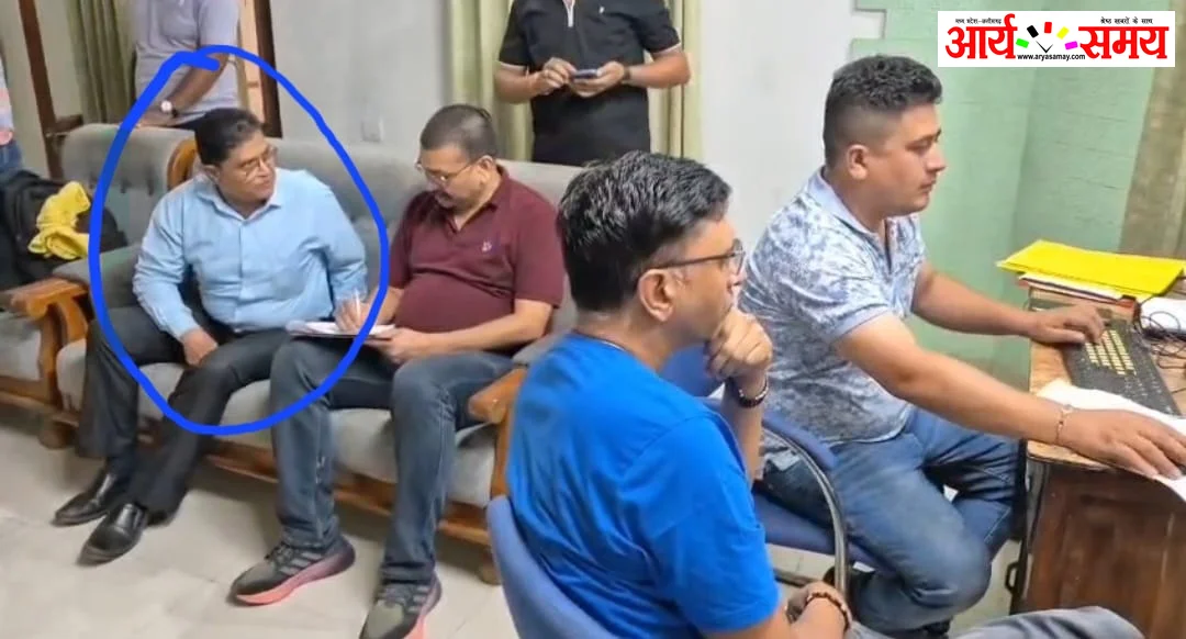 CMO को 2 लाख की रिश्वत लेते जबलपुर लोकायुक्त ने दबोचा