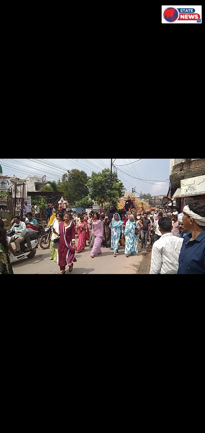 *टीकमगढ़ में अखिल भारतीय किन्नर सम्मेलन शुरू, शहर में निकला भव्य जुलूस*  *टीकमगढ़।* शहर के संगम गार्डन, चकरा तिगैला में 22 सितंबर से 2 अक्टू