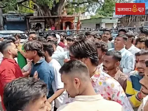 घर में प्रार्थना सभा, हिंदू संगठन-भीम आर्मी भिड़े:धमतरी में 7 घंटे प्रदर्शन, भीम आर्मी बोली- चर्च जाने परमिशन की जरूरत नहीं