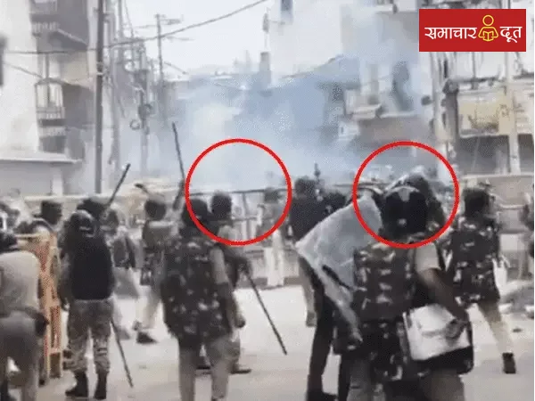 उज्जैन में शाही मस्जिद विवाद में पथराव-लाठीचार्ज के बाद शांति:महिला अफसर घायल, पुलिस ने आंसू गैस छोड़ी; 10 पर FIR, 5 गिरफ्तार