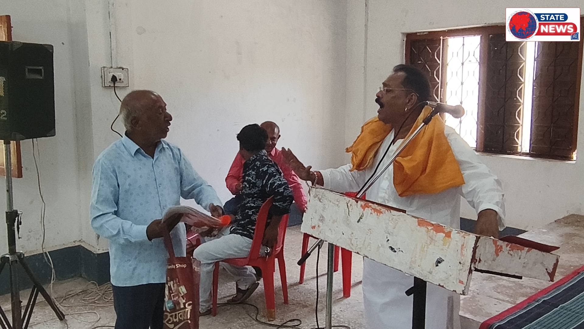 नेपानगर प्राथमिक उपभोक्ता भंडार की वार्षिक आम सभा के अंदर अंशधारियों एवं संस्था संचालक के विरोध में जमकर हंगामा एवं विरोध प्रदर्शन