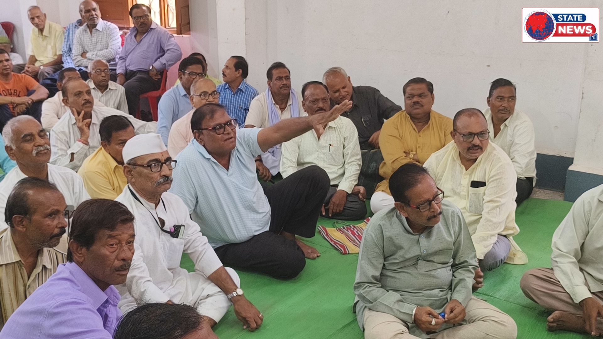 नेपानगर प्राथमिक उपभोक्ता भंडार की वार्षिक आम सभा के अंदर अंशधारियों एवं संस्था संचालक के विरोध में जमकर हंगामा एवं विरोध प्रदर्शन