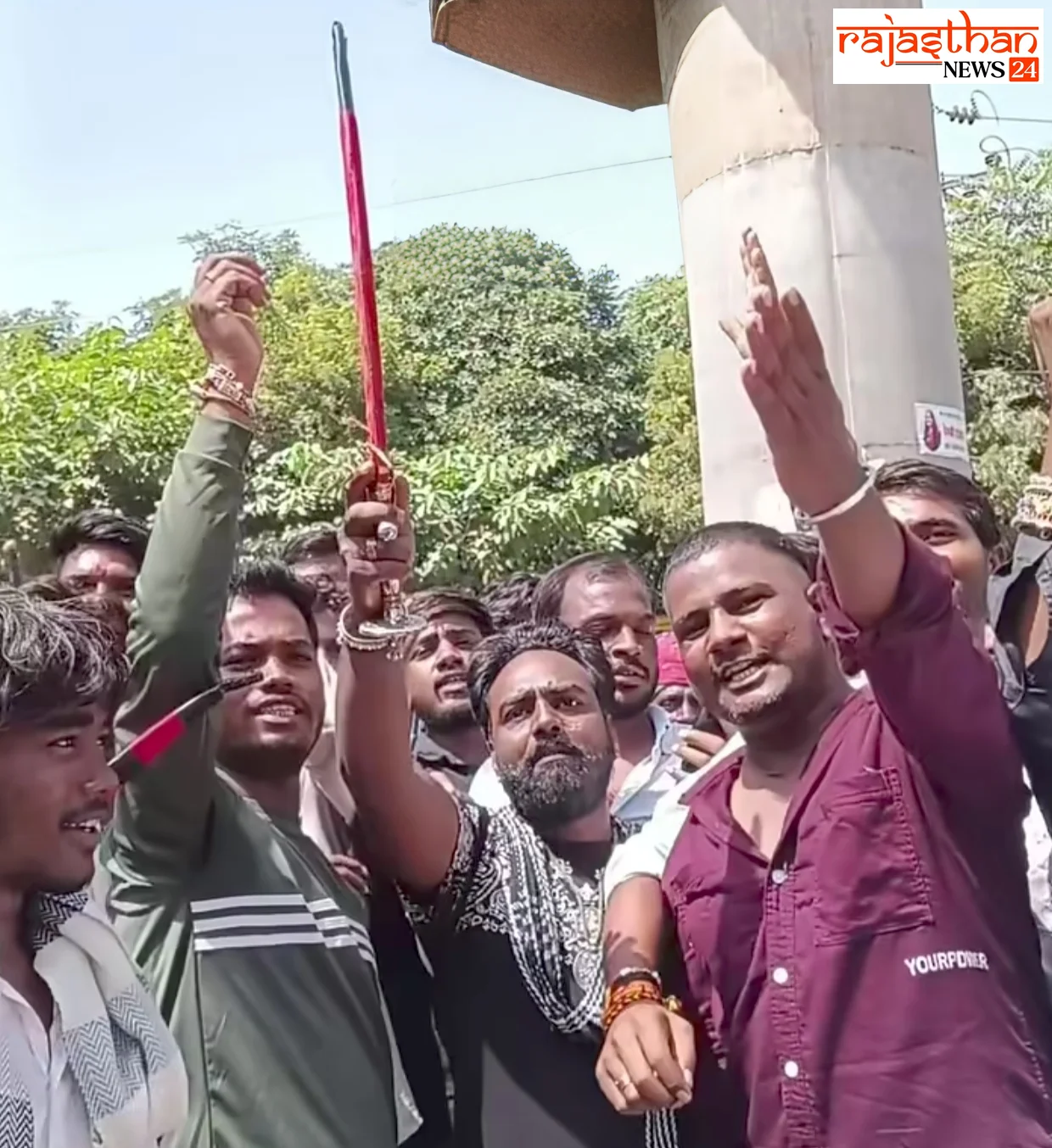 गवरी को ‘पाखंड’ बताने पर विरोध, उदयपुर कलेक्ट्री पर धरना