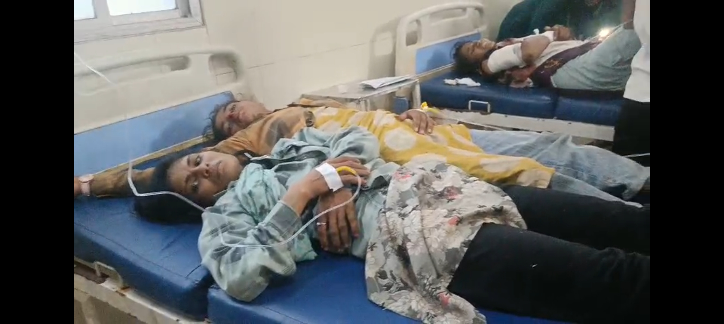 कार पिकअप वाहन की टक्कर