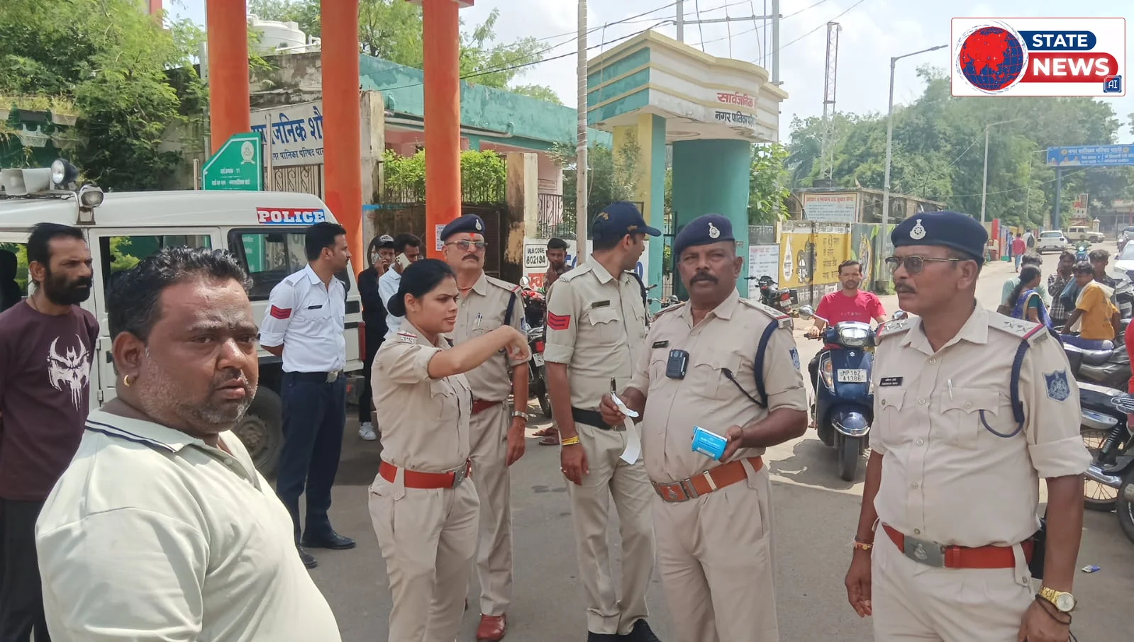 प्रेस नोट प्रदेश स्तर पर सडक दुर्घटनाओ मे मृत्यु शून्य के लक्ष्य के उद्देश्य से हेलमेट एवं सीट बेल्ट उपयोग की अनिवार्यता हेतु पुलिस मुख्यालय
