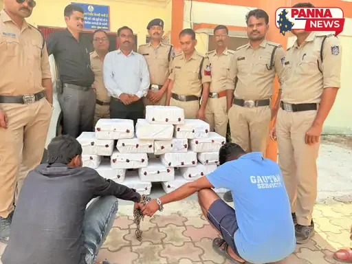 पन्ना में लग्जरी कार से 180 लीटर अवैध शराब जब्त