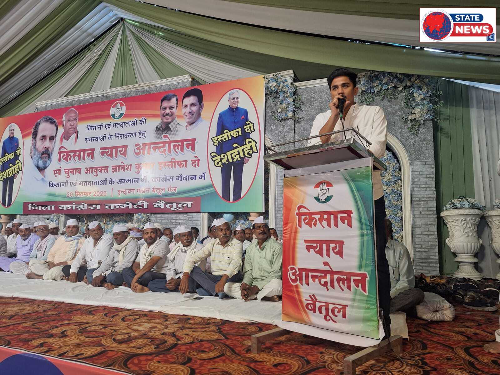 कांग्रेस के नेतृत्व में सैकड़ों ट्रैक्टरों के साथ किसानों ने किया कलेक्ट्रेट का घेराव