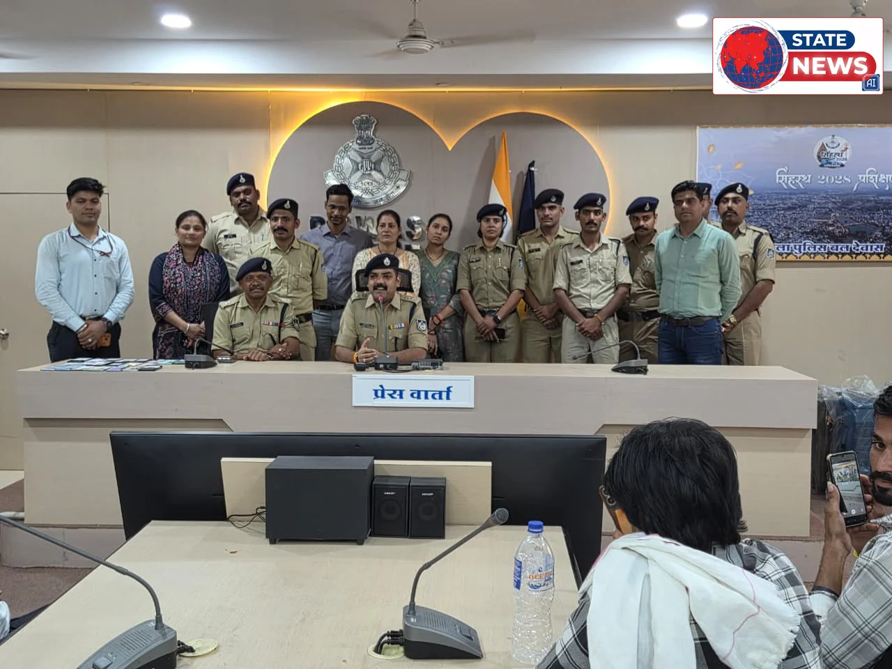 साइबर सेल द्वारा 220 गुम मोबाइल कीमती लगभग 40 लाख रुपए के खोजकर आवेदकों को सौंपे,गुम मोबाइल पाकर खिले आवेदकों के चेहरे ।
