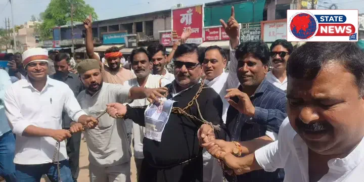 *मुख्य चुनाव आयुक्त के खिलाफ कांग्रेस का प्रदर्शन, ज्ञापन सौंपकर गिरफ्तारी की मांग*  *टीकमगढ़।* बुधवार को जिला कांग्रेस कमेटी ने मुख्य चुनाव