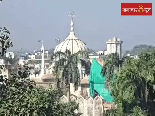 उज्जैन में शाही मस्जिद की मीनार का हिस्सा गिरा:छत भी डैमेज, प्रशासन मरम्मत करवा रहा; अफसर बोले- सोशल मीडिया की अफवाह से बचें
