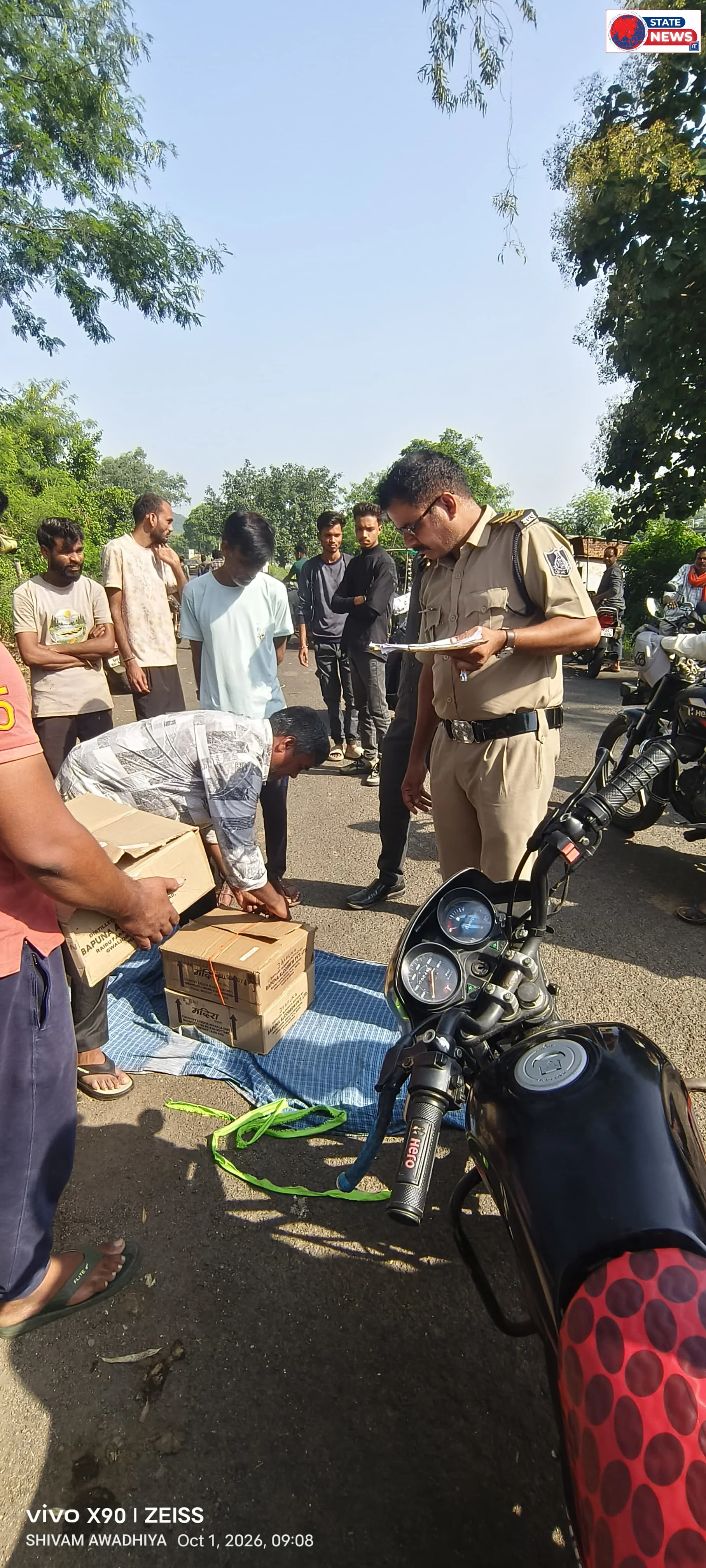 ग्रामीणों नें पकड़ी पेकारी क़ी शराब 
