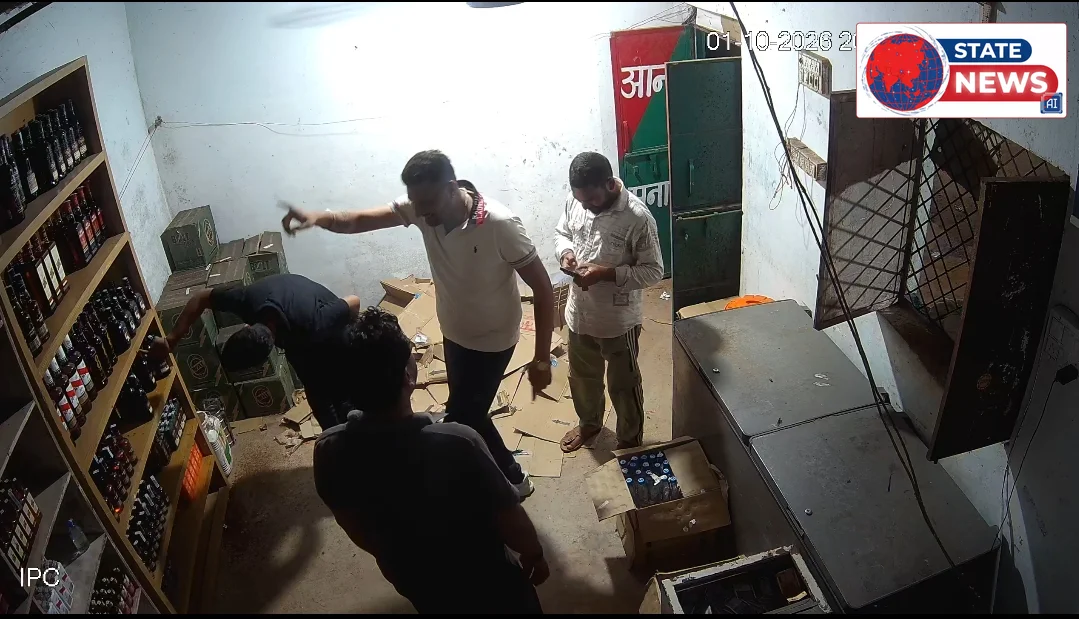 बाबरी शराब दुकान पर फायरिंग के बाद लूट का वीडियो वायरल