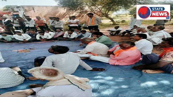 पन्ना में एसडीएम आलोक मार्को ने ग्राम बनहरी टपरियन में सुनीं ग्रामीणों की समस्याएं