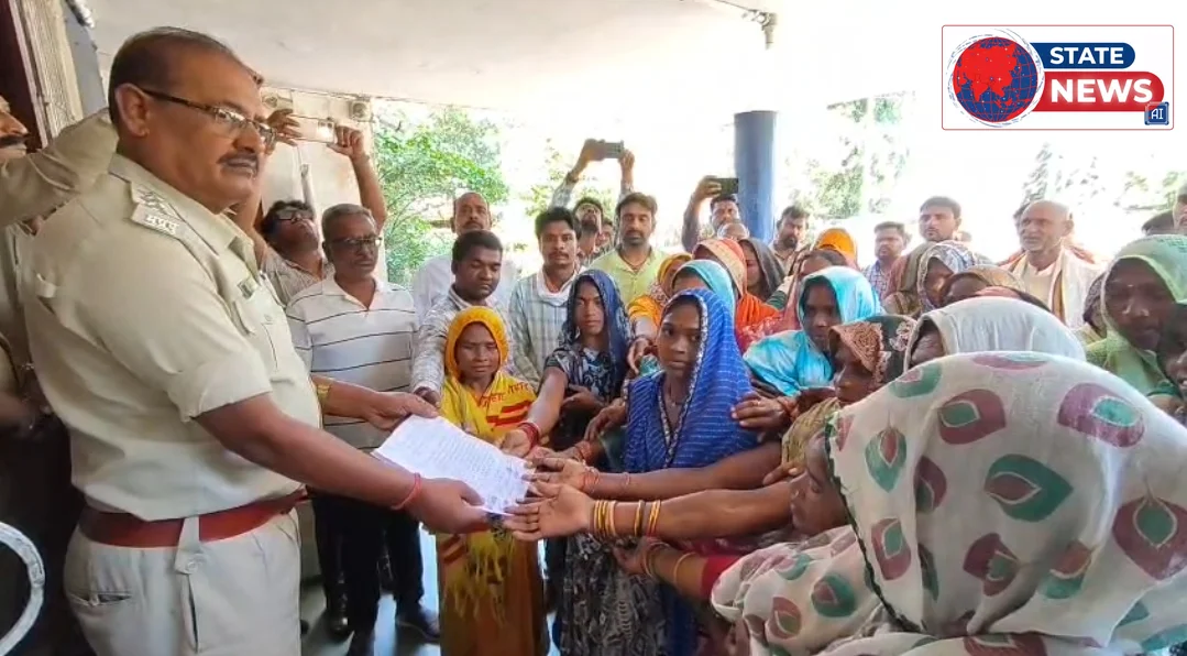 गिठौरी में भूमि विवाद को लेकर तनाव, ग्रामीणों ने पुलिस थाने में दिया धरना