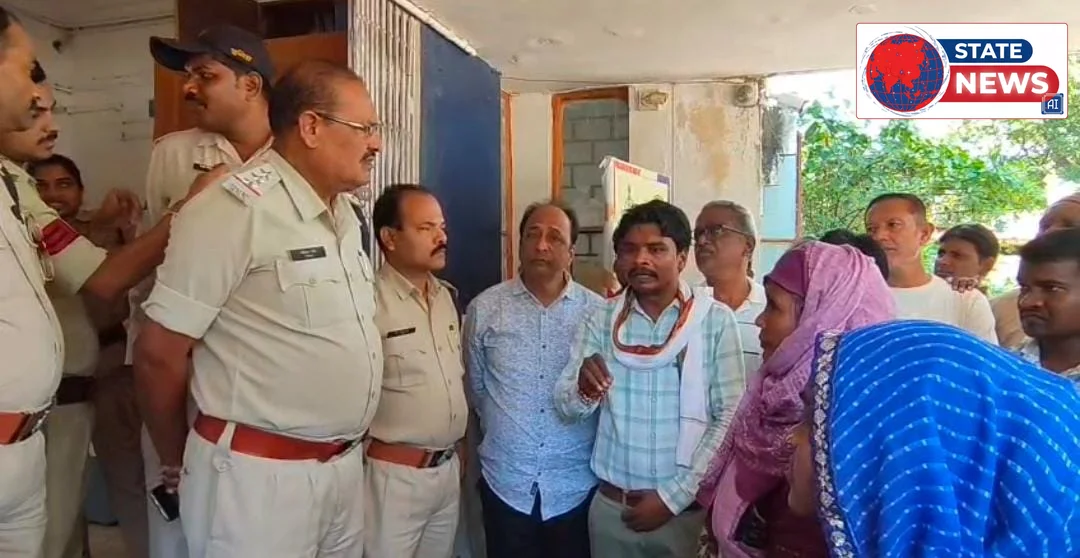 आदिवासियों का बजरंग पावर के खिलाफ धरना प्रदर्शन