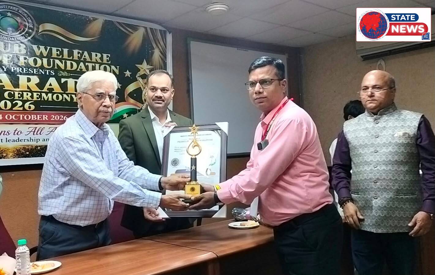 *‘नर्मदापुरम जिले के पत्रकार अतुल तिवारी को मध्य प्रदेश गौरव अवार्ड’ से सम्मानित किया गया।* 