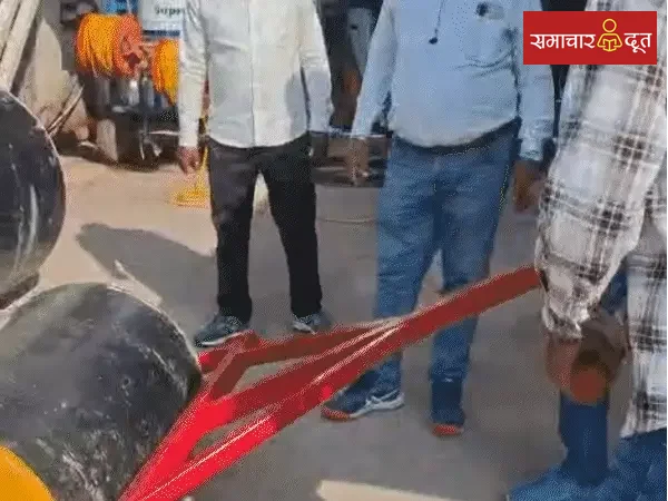 इंदौर में पहली बार आए साइंटिफिक रोलर:भारत-वेस्टइंडीज मैच की पिच इंग्लैंड की रिसर्च के आधार पर हो रही तैयार