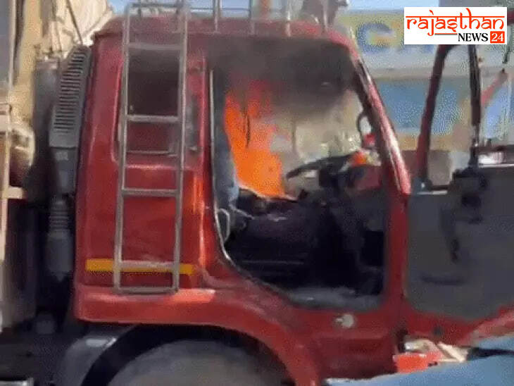 हादसे के बाद मौके पर जलता ट्रक।
