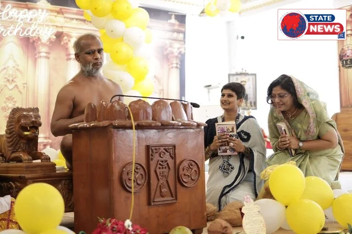 आचार्य सुनीलसागर ज़ी के 49 वें अवतरण दिवस पर गुरुदेव के दर्शन को पहुंचीं स्क्वाड्रन लीडर नूपुर जैन 