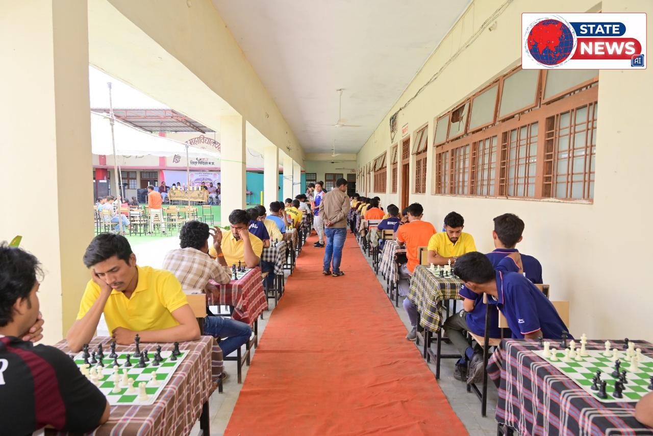 64 खानों पर दिमागी बाजी शुरू... शमशाबाद में संभाग स्तरीय शतरंज स्पर्धा का आगाज