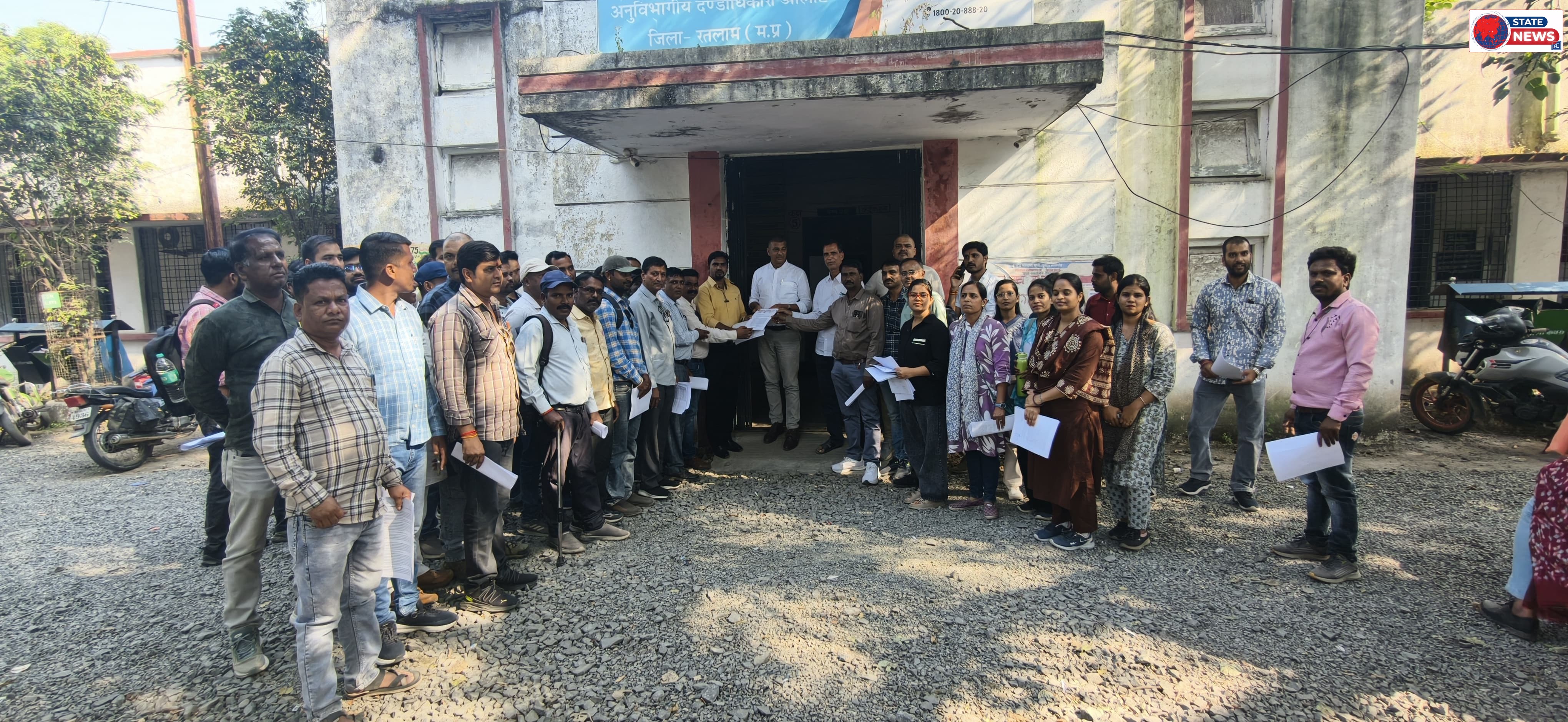 स्वामित्व योजना में पटवारियों पर कार्रवाई का विरोध, आलोट-ताल अनुभाग के पटवारियों ने दी आंदोलन की चेतावनी