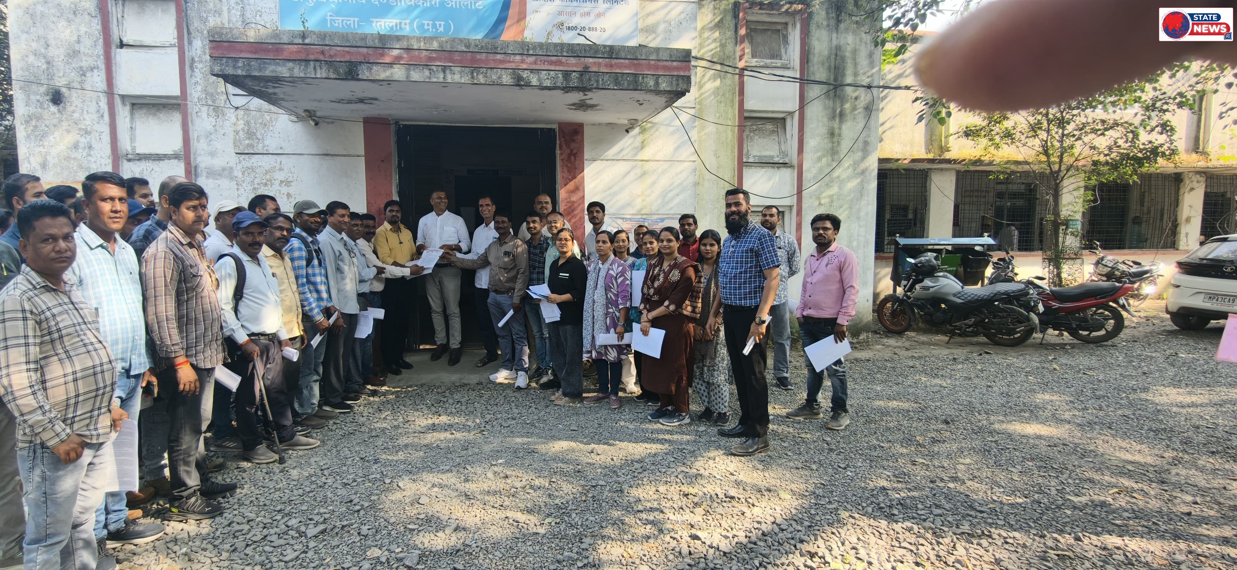 स्वामित्व योजना में पटवारियों पर कार्रवाई का विरोध, आलोट-ताल अनुभाग के पटवारियों ने दी आंदोलन की चेतावनी