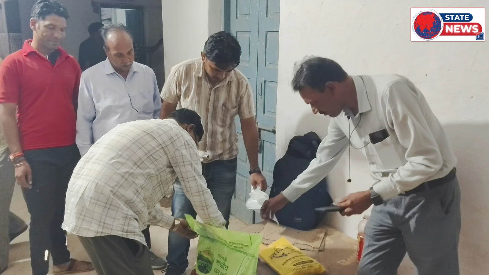 मुंगावली में नकली खाद का काला कारोबार उजागर, अधूरे मकान में छुपा रखा था 52 बोरियों का जखीरा