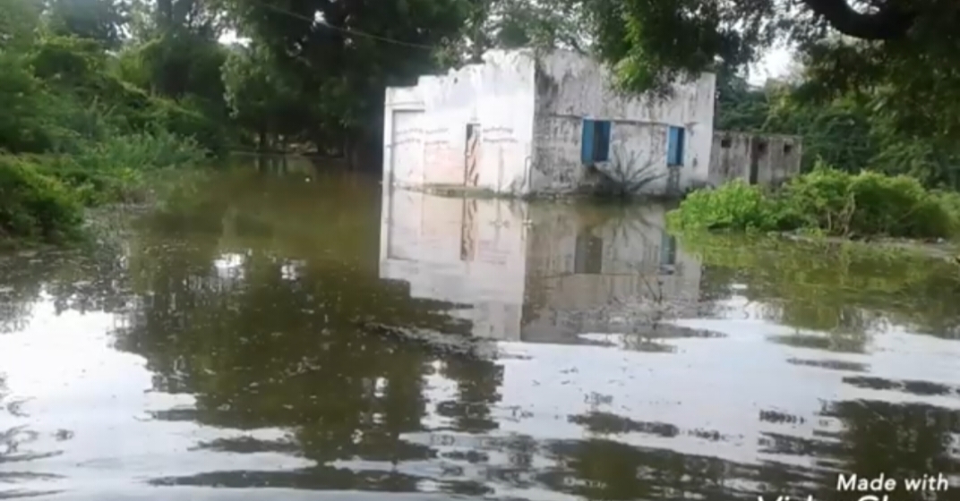 टापू के बीच वंचित परिवार बे बस लाचार
