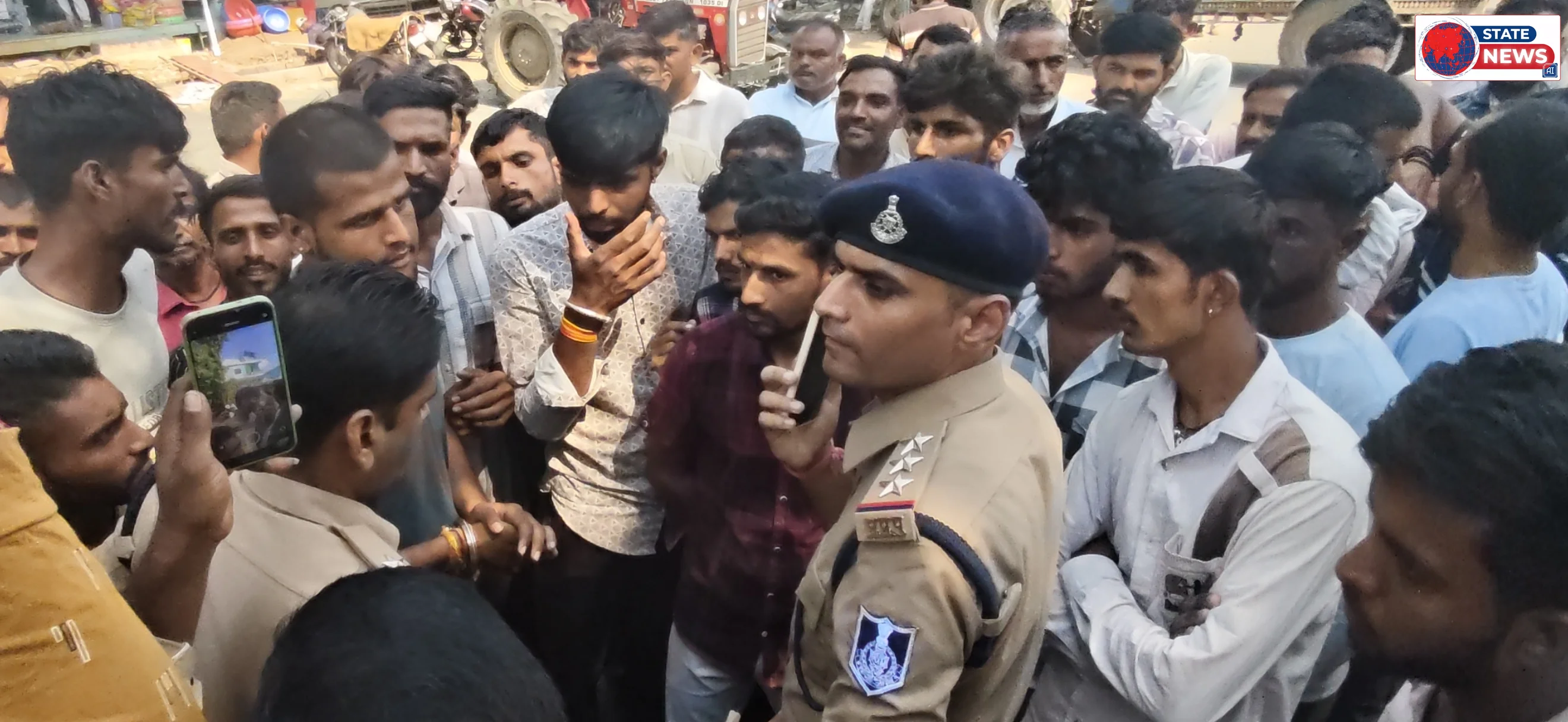 आलोट मंडी में नए तोल कांटे पर बवाल, 5 क्विंटल कम तौल के आरोप पर किसानों ने किया चक्काजाम