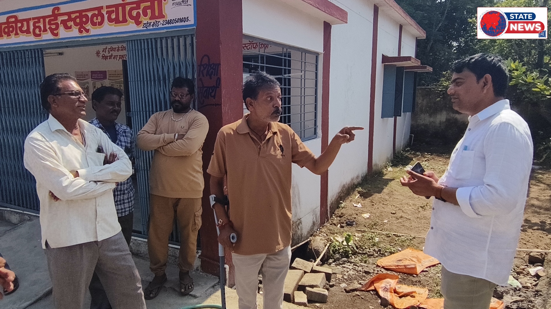 नेपानगर के ग्रामीण क्षेत्र चांदनी स्थित एकीकृत शासकीय हाई स्कूल के शाला प्रांगण में हो रहे फ्लोर निर्माण को लेकर ग्रामीणों ने गुणवत्ता पर सव