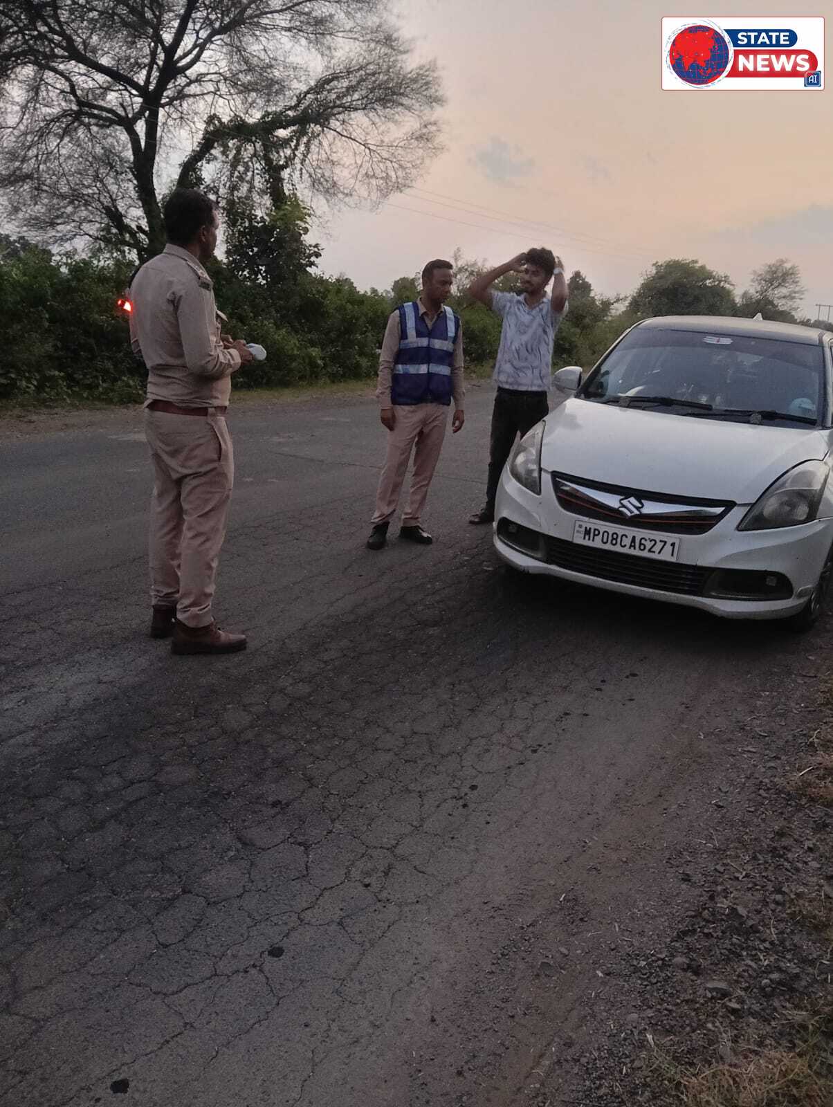 सड़क हादसे रोकने पुलिस का वाहन चेकिंग अभियान, 77 चालान काटे