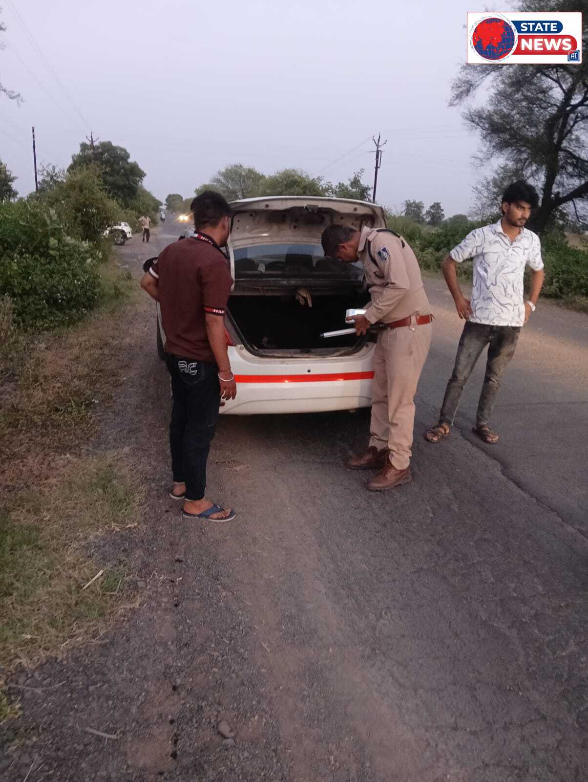सड़क हादसे रोकने पुलिस का वाहन चेकिंग अभियान, 77 चालान काटे