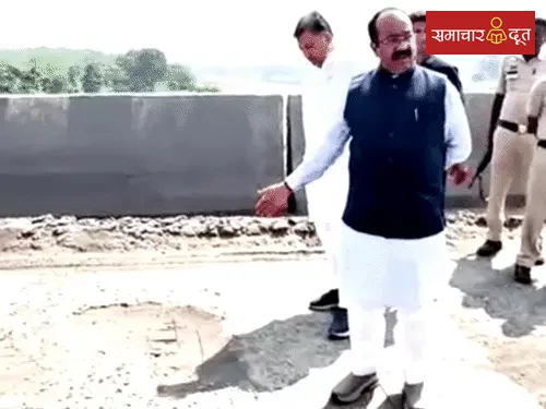 पुल पर सरिए निकले देख भड़के डिप्टी CM साव:अफसर से बोले- एक्सीडेंट का इंतजार कर रहे हो क्या, मुझे सड़क-ब्रिज देखने आना पड़ेगा