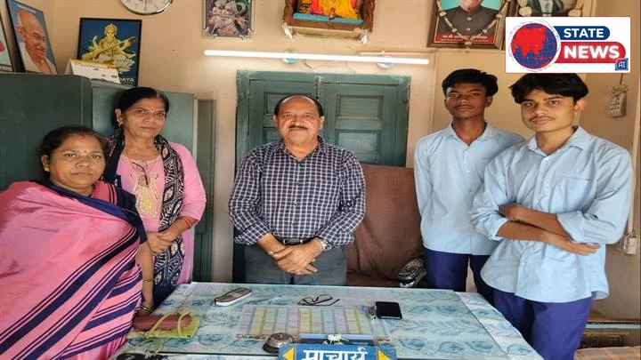 नीमच जिले में विशेष मतदाता अभियान: पात्र नागरिकों के नाम जोड़ने के लिए मतदान केंद्रों पर लगे विशेष कैंप