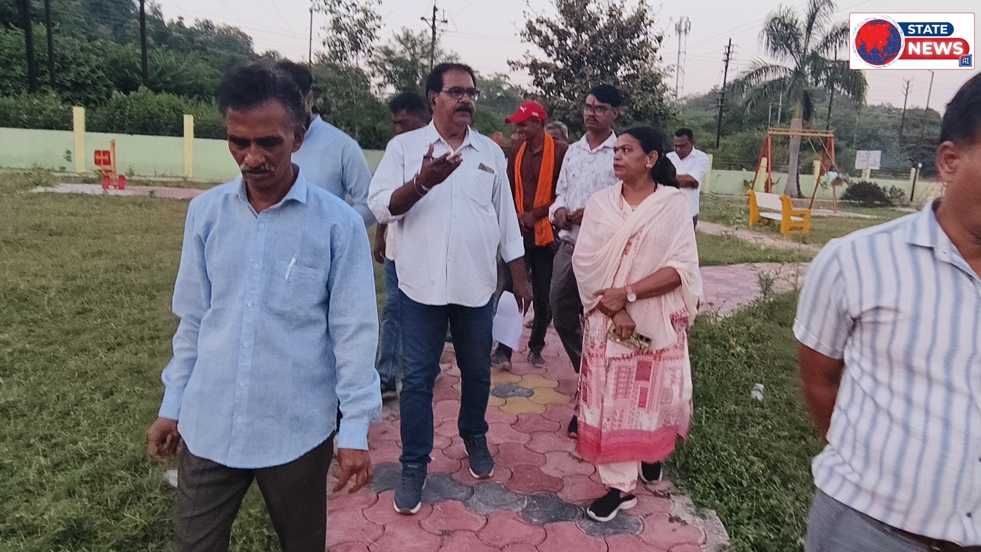 नेपानगर  वार्ड 11 के ग्रीन स्पेस पार्क की जांच करने पहुंची कार्यपालन यंत्री नगरी प्रशासन इंदौर संभागीय टीम, निर्माण में मिलीं कमियां