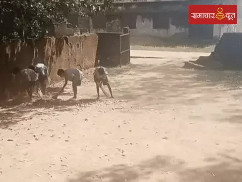 गणित नहीं बना तो 8 साल की बच्ची को पीटा:चेहरे पर चोट के निशान, खा-सो नहीं पा रही, स्कूल में झाड़ू लगा रहे बच्चे