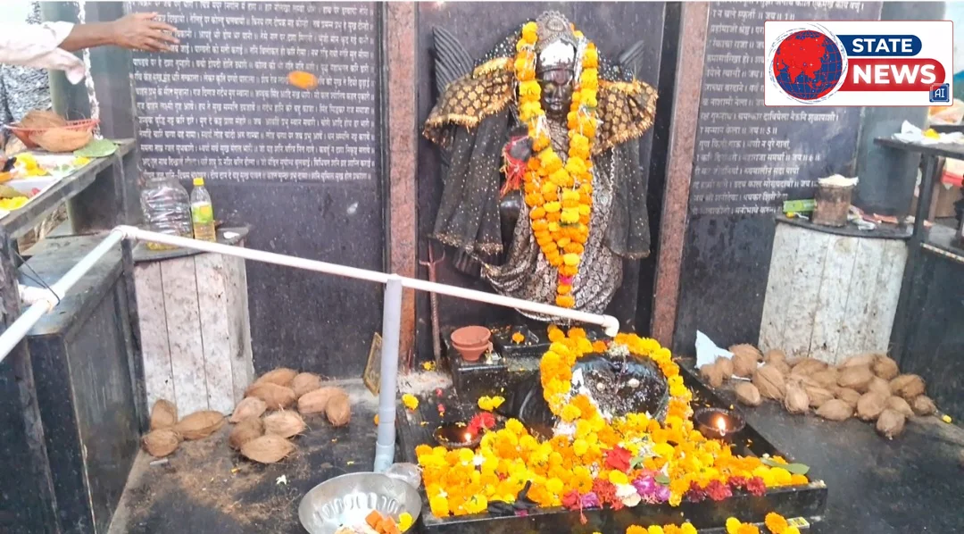 सर्व पितृ आमावश्या पर शनि मंदिर में उमड़ा भक्तो का जन शैलाब  भक्तो ने शनि देव का किया तेलाभिषेक