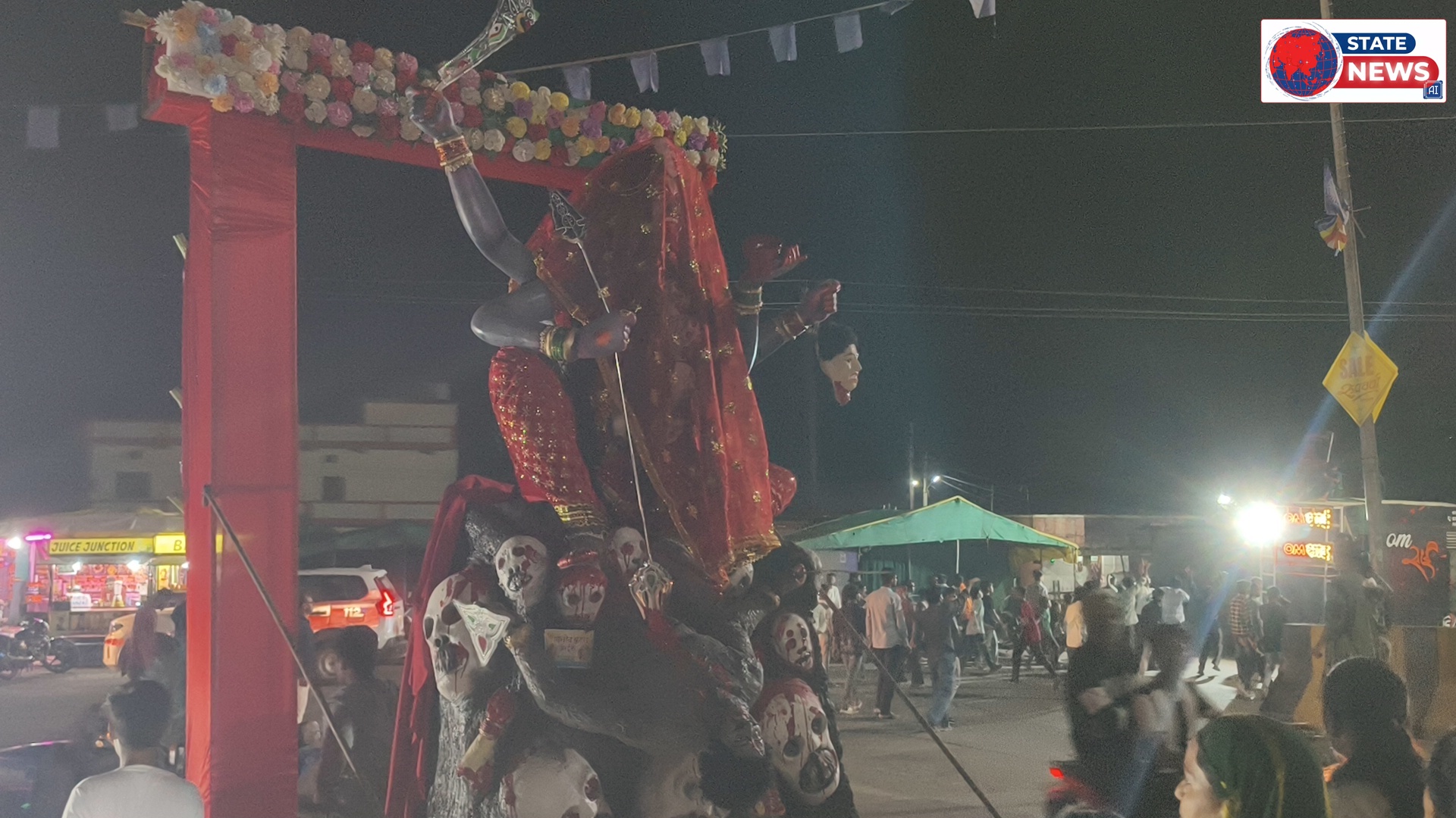 नेपानगर में माता रानी की भव्य प्रतिमाओं का भव्य स्वागत, ढोल-डीजे पर माता रानी की धुन पर नाचते-गाते स्थापना स्थल तक पहुंचे भक्त