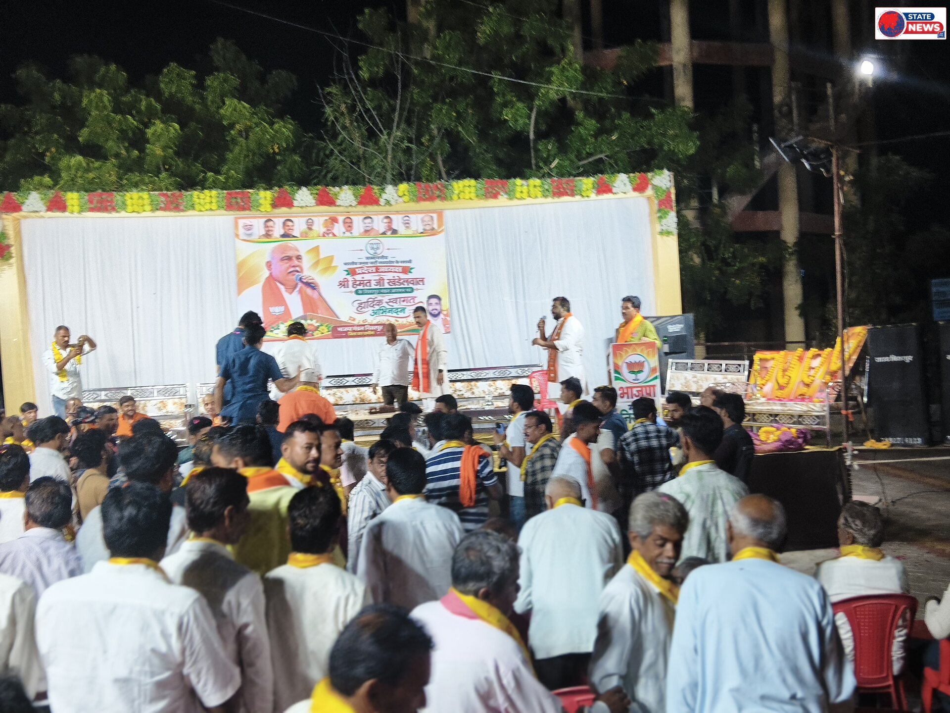तेज ताशों की आवाज से परेशान अध्यक्ष