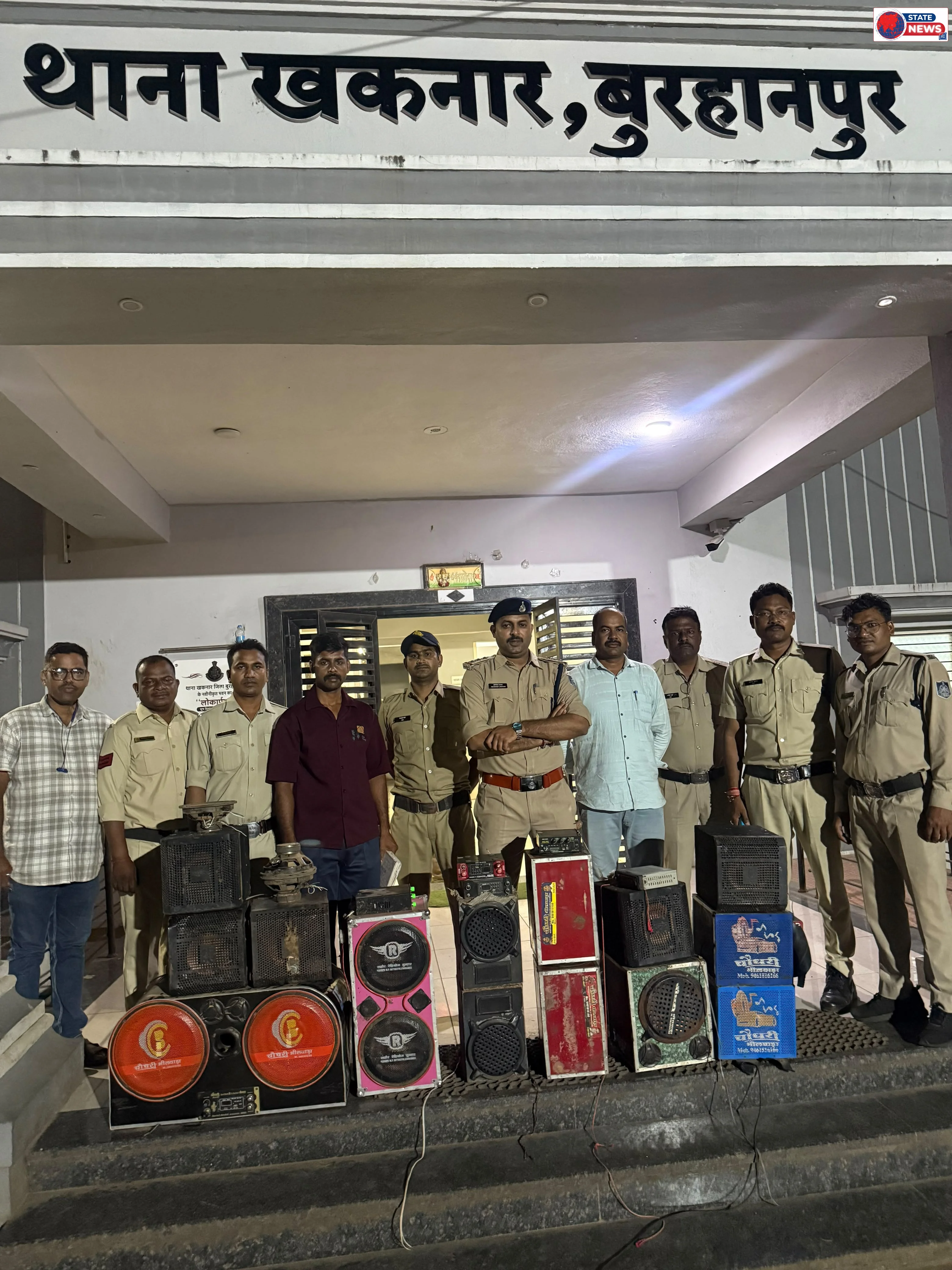 खकनार पुलिस की बड़ी कार्यवाही 4 टेक्टर व 1 पिकअप जप्त  अवैध ध्वनि विस्तारक यंत्रो का कर रहे थे उपयोग