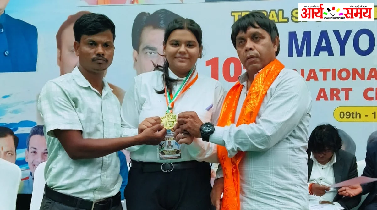 Jabalpur News: राष्ट्रीय स्तर पर बरेला की बेटी खुशी यादव ने लहराया परचम, गोल्ड मेडल जीतकर बढ़ाया नगर का गौरव
