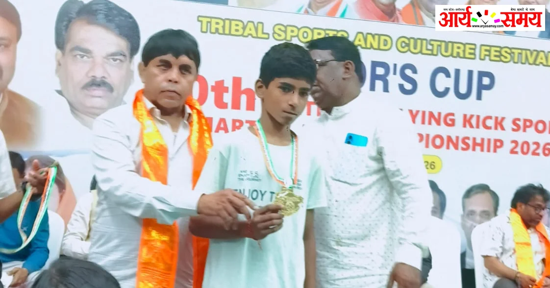 Jabalpur News: राष्ट्रीय फ्लाइंग किक प्रतियोगिता में बरेला के ओम शर्मा ने जीता गोल्ड मेडल, क्षेत्र का नाम किया रोशन