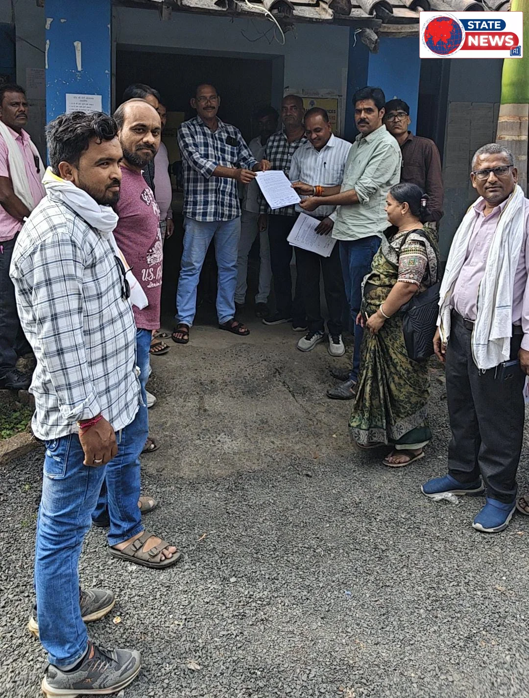 सचिवों एवं रोजगार सहायकों ने स्वामित्व योजना का कार्य करने से किया इंकार, जनपद CEO को सौंपा ज्ञापन