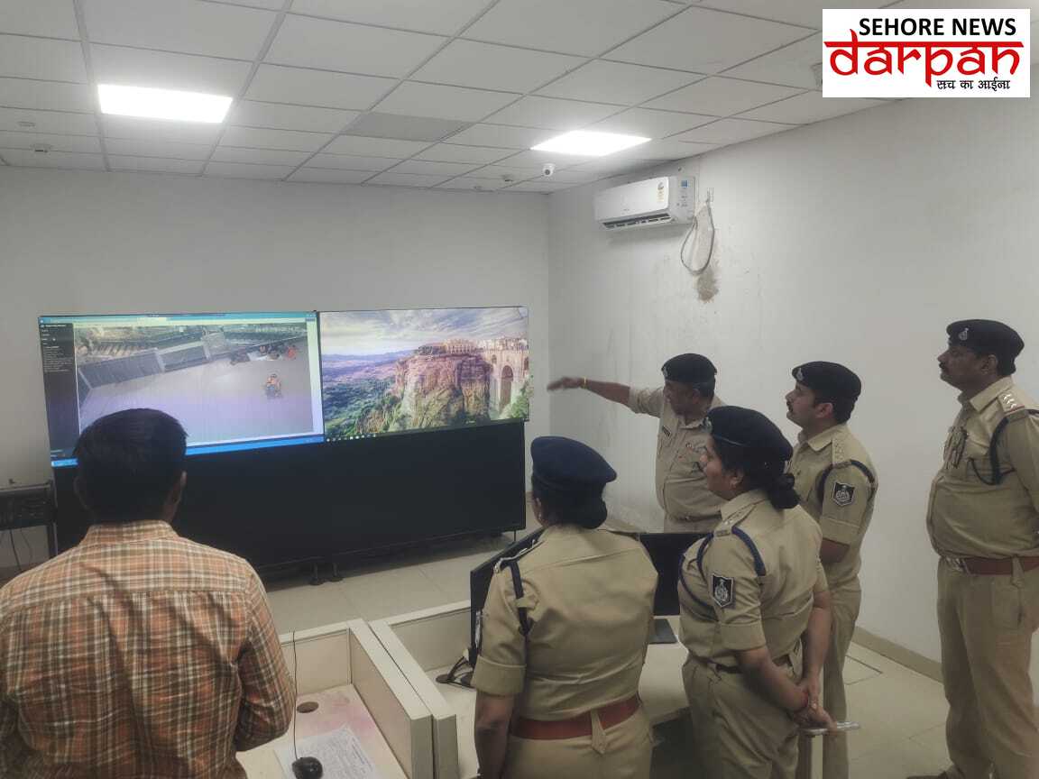 ​नवरात्रि पर्व के दृष्टिगत पुलिस महानिरीक्षक श्रीमती रुचि वर्धन मिश्र ने देवीधाम सलकनपुर मंदिर में सुरक्षा व्यवस्थाओं का लिया जायजा